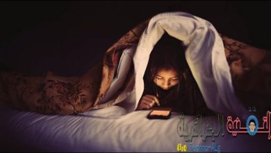 صورة لـ اليكم أفضل تطبيقات الأندرويد التى تساعدك على تقليل اجهاد عينيك ليلا | sleep_phone_bed_3441835b