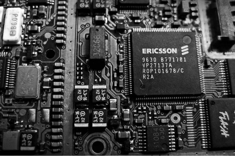 صورة لـ انتهاء صلاحية الشهادات لشركة Ericsson أدى إلى توقف الهواتف الذكية في 11 دولة | news-ericsson-expired-certificate-board-DzTechs