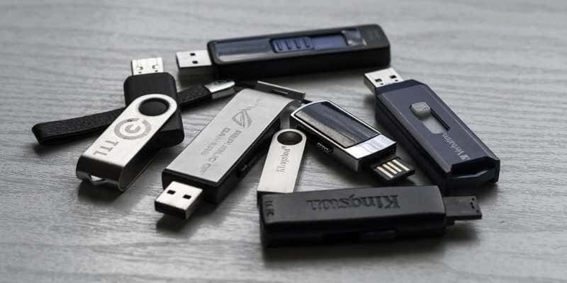 صورة لـ كيفية تمكين ميزة الإزالة السريعة لمحركات أقراص USB على Windows | USB-quick-removal-featured-image-800x400-min-DzTechs