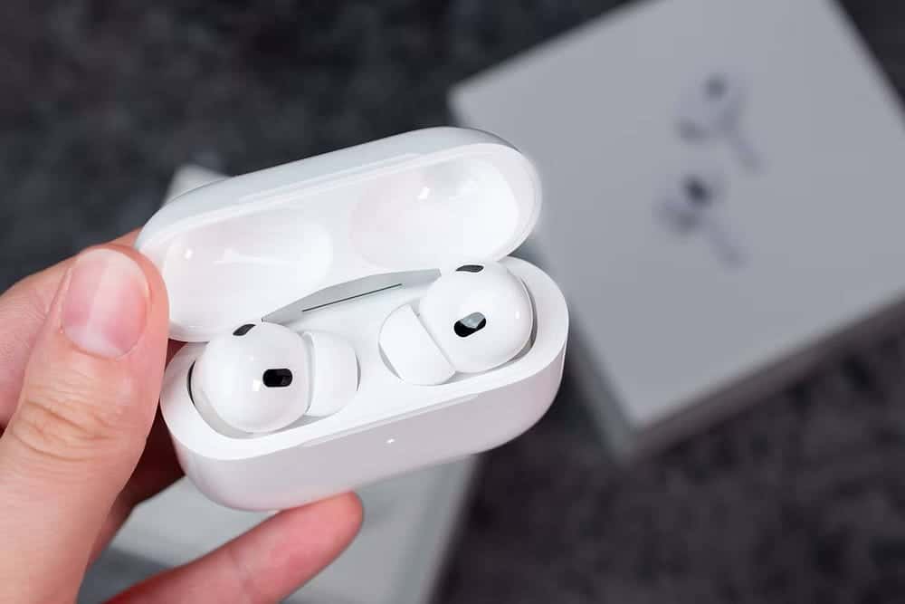 صورة لـ لا، AirPods ليست مُضادة للماء: ما الذي يُمكن فعله إذا تعرضت للبلل؟ | 19xWVAJg5lsfCwARu_DXZAg-DzTechs