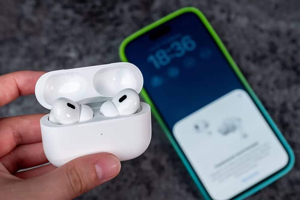 صورة لـ لا، AirPods ليست مُضادة للماء: ما الذي يُمكن فعله إذا تعرضت للبلل؟ | 1gdbeD5S8-kXTjFltxUeXpA-DzTechs