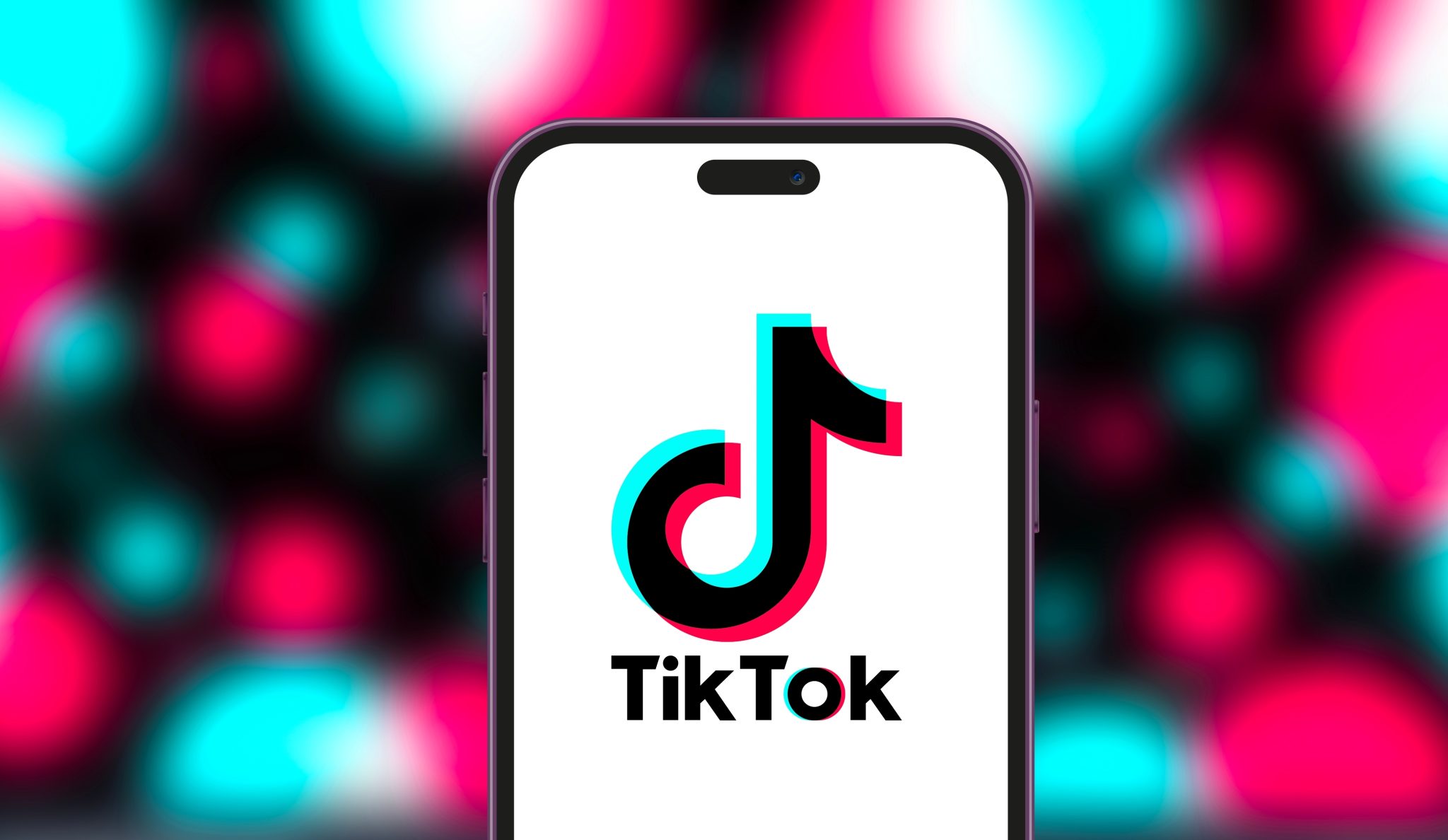 هاتف يعرض شعار TikTok