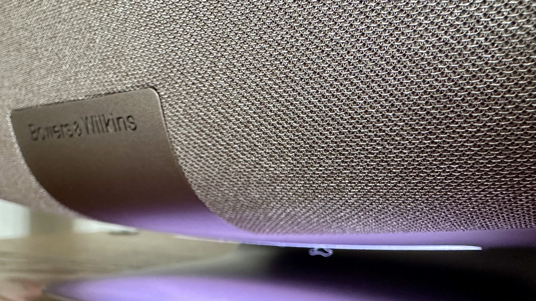 نظرة عن قرب على Bowers & Wilkins Zeppelin Pro Edition