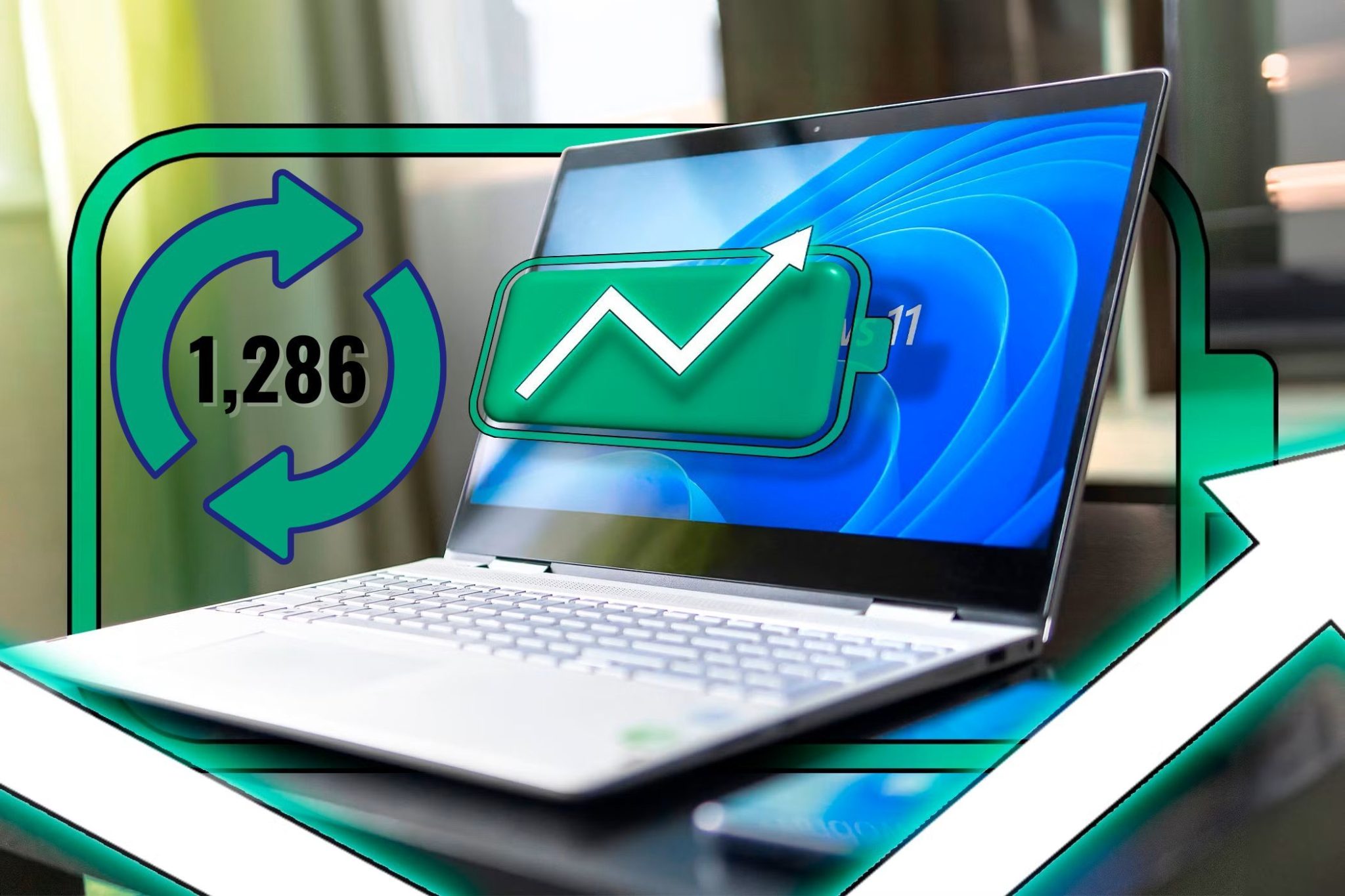 كمبيوتر محمول يعمل بنظام Windows 11 يعرض رمز بطارية ممتلئة مع سهم لأعلى وعدد دورات الشحن