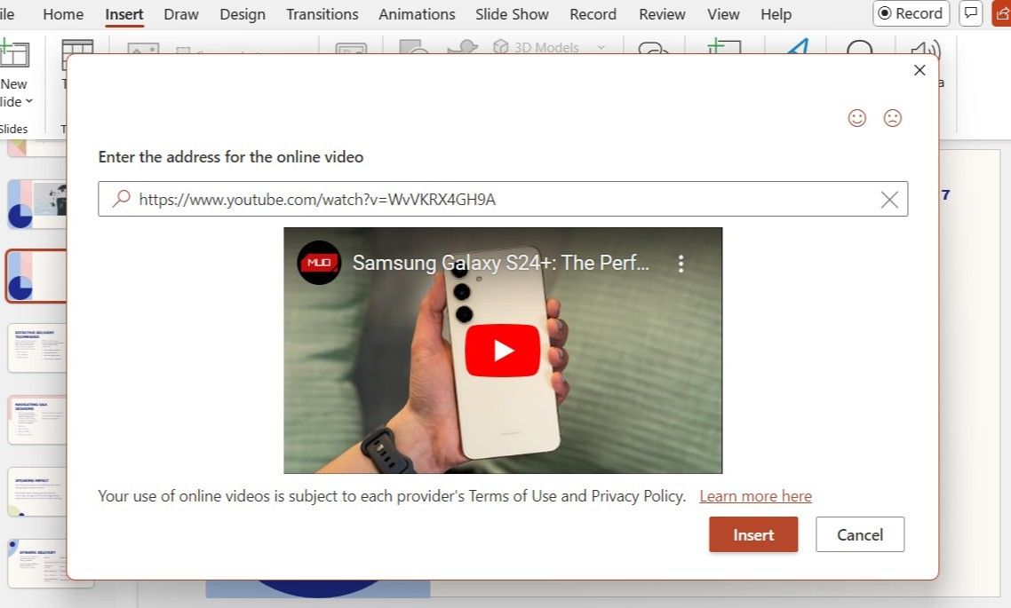 مربع حوار الإدراج في PowerPoint يعرض فيديو YouTube مع عنوان URL