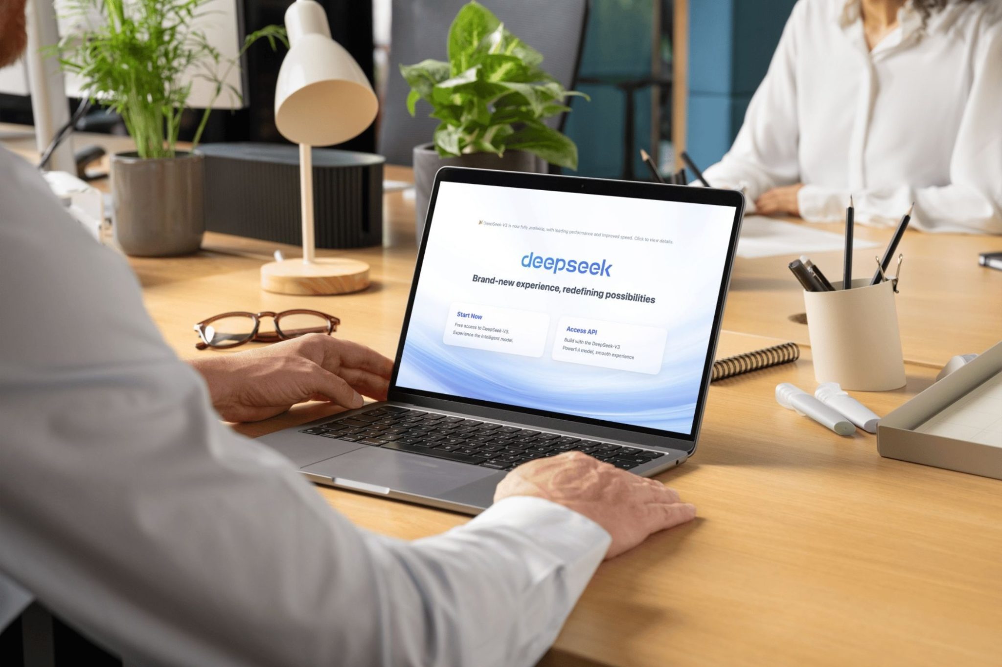 man browsing the deepseek site on a macbook pro